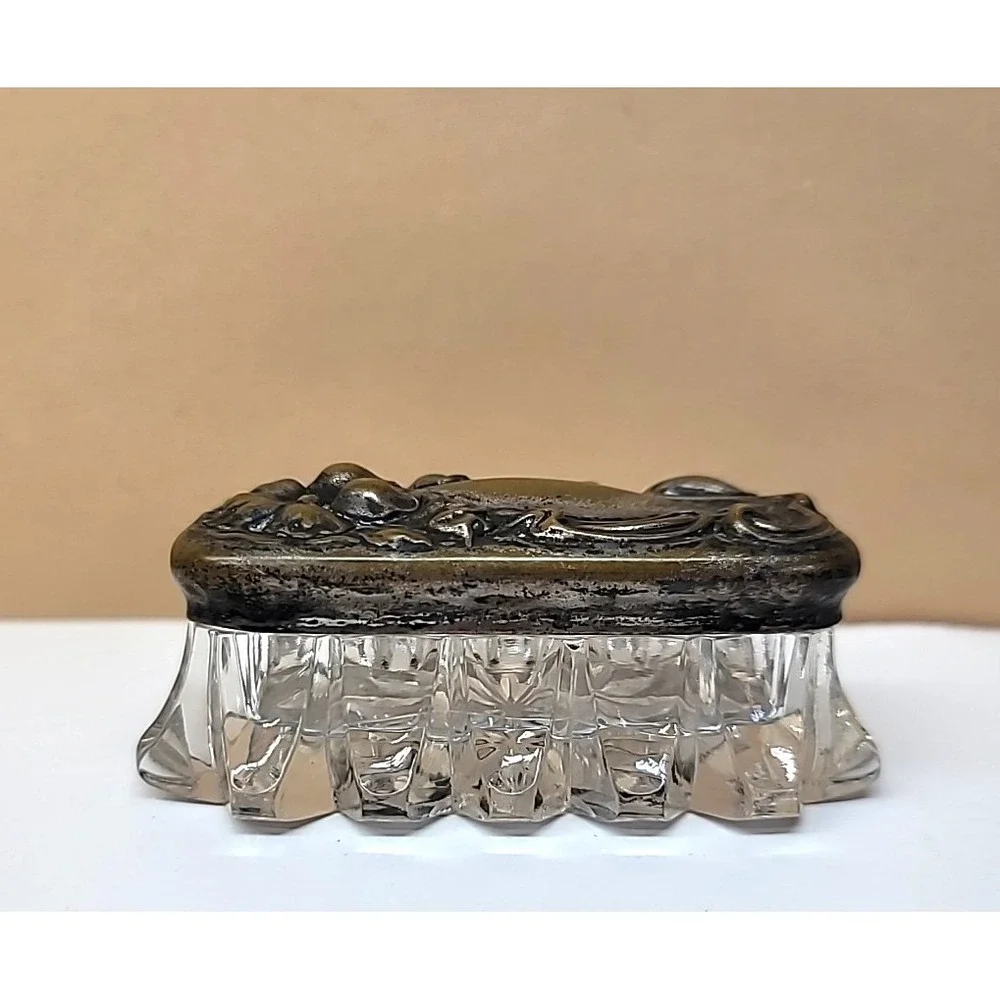 Vtg Clear Crystal Hat Pin/Hair Pin Vanity Box Metal Lid w/Hibiscus Flower